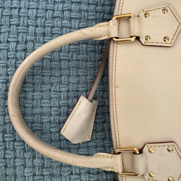 Louis Vuitton Suhali Lockit Bag in Preloved condition
